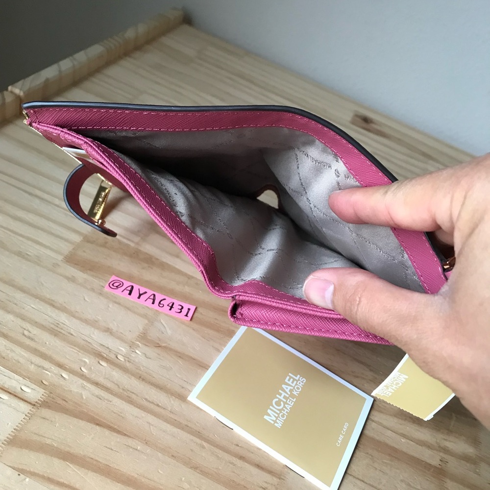 Michael Kors wallet🎈🎈 - Picture 6 of 8